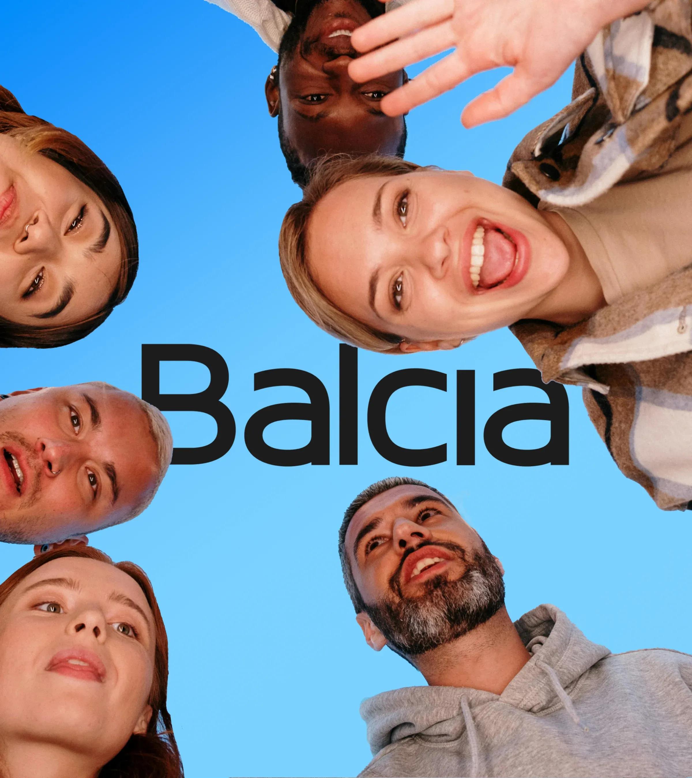 Smiling people in front of a clear sky, with the logo "Balcia" visible in the background.